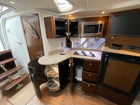 Cruisers Yachts 380 Express image