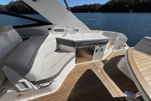 Sea Ray 320 Sundancer image