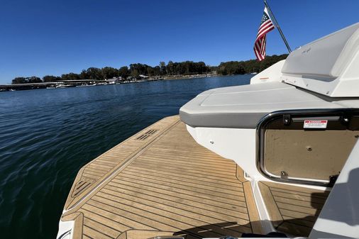 Sea Ray 320 Sundancer image