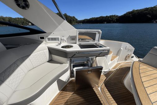 Sea Ray 320 Sundancer image