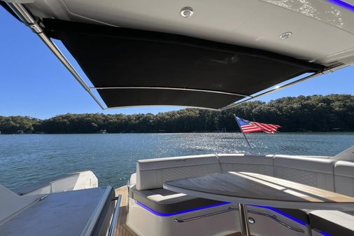 Sea Ray 320 Sundancer image