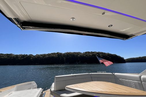 Sea Ray 320 Sundancer image