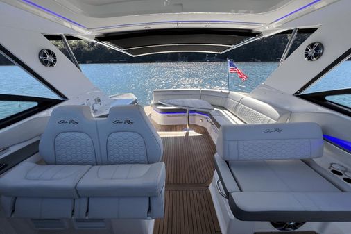 Sea Ray 320 Sundancer image