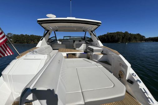 Sea Ray 320 Sundancer image