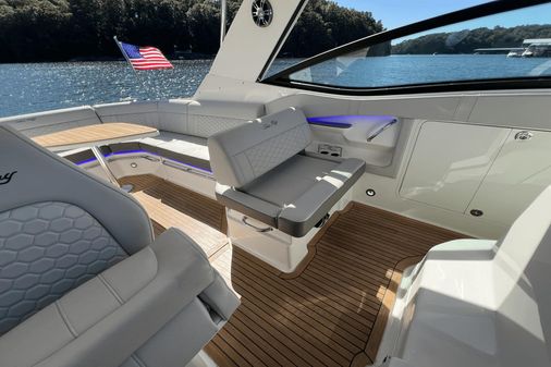 Sea Ray 320 Sundancer image