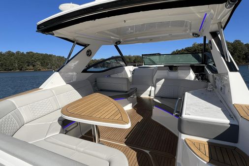 Sea Ray 320 Sundancer image