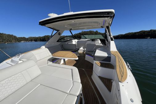 Sea Ray 320 Sundancer image