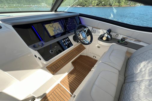 Sea Ray 320 Sundancer image