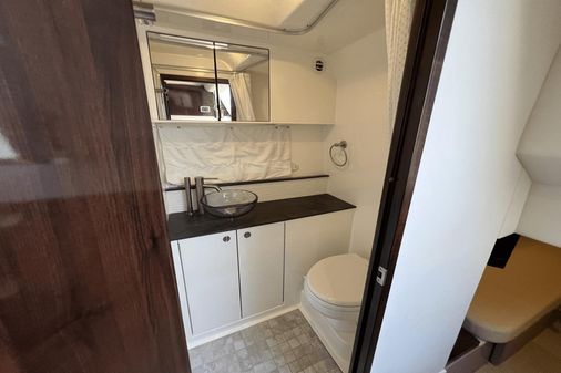 Sea Ray 320 Sundancer image