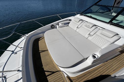 Sea Ray 320 Sundancer image