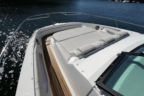 Sea Ray 320 Sundancer image