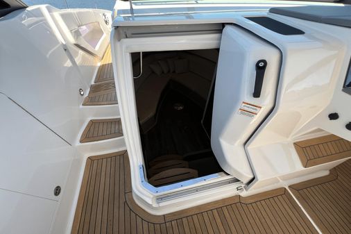 Sea Ray 320 Sundancer image