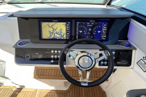 Sea Ray 320 Sundancer image