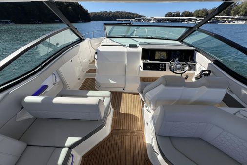 Sea Ray 320 Sundancer image