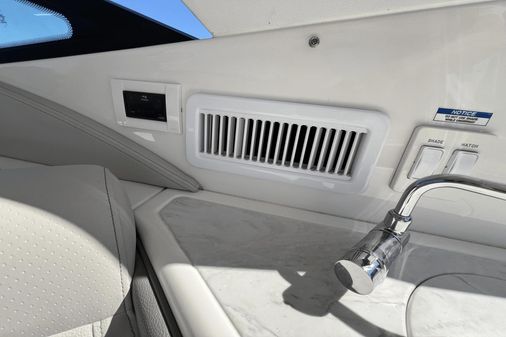 Sea Ray 320 Sundancer image