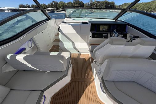 Sea Ray 320 Sundancer image