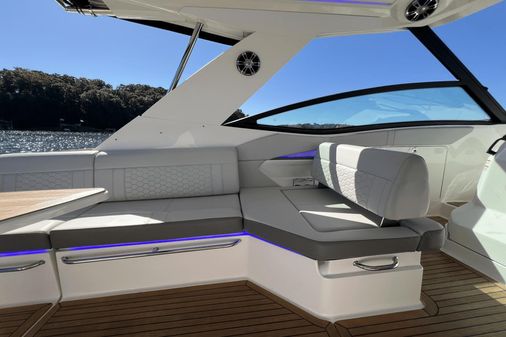 Sea Ray 320 Sundancer image