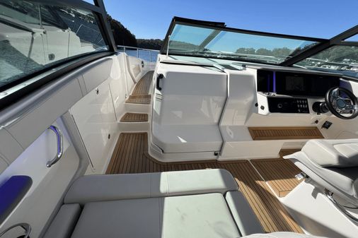 Sea Ray 320 Sundancer image