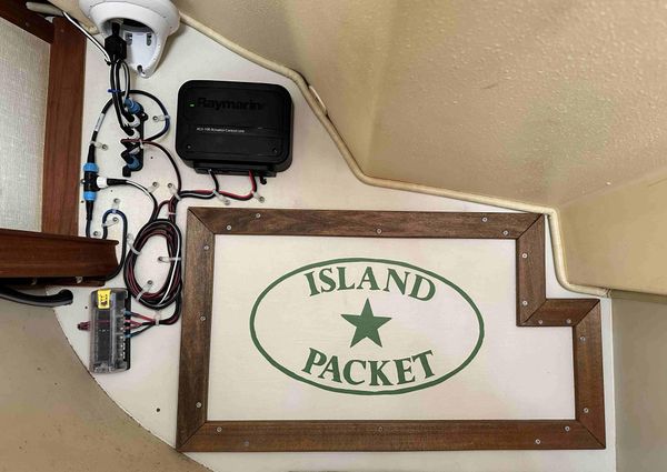 Island Packet 27 image