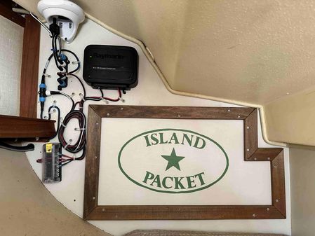 Island Packet 27 image