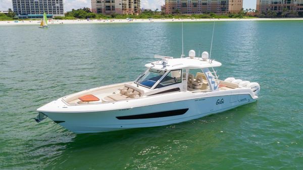 Boston Whaler 420 Outrage