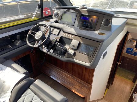 Riviera 4600 Sport Yacht Platinum Edition image