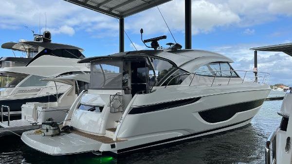 Riviera 4600 Sport Yacht Platinum Edition 