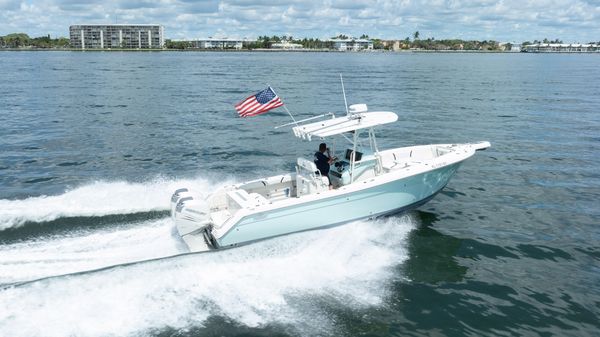 Pursuit 2870 Center Console image