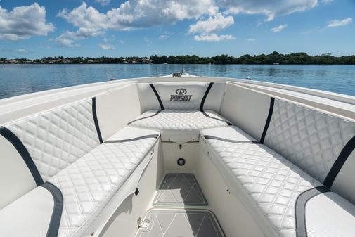 Pursuit 2870 Center Console image