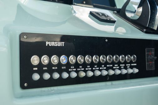 Pursuit 2870 Center Console image