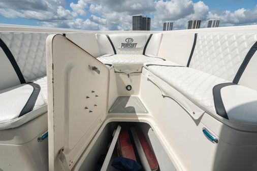 Pursuit 2870 Center Console image