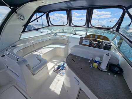 Rinker 320 Express Cruiser image