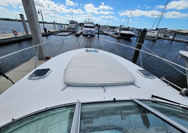 Rinker 320 Express Cruiser image