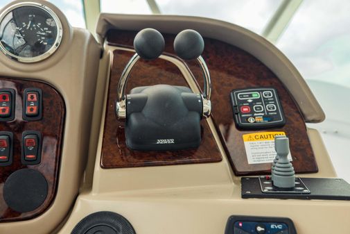 Carver 56 Voyager image