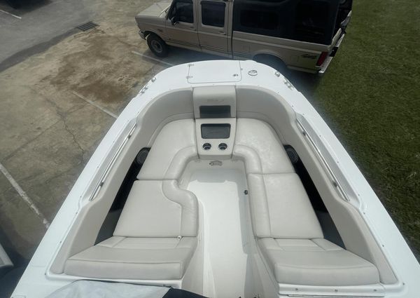 Boston Whaler 270 Vantage image