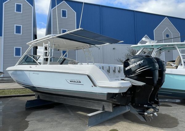 Boston Whaler 270 Vantage image