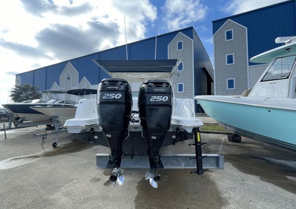 Boston Whaler 270 Vantage image