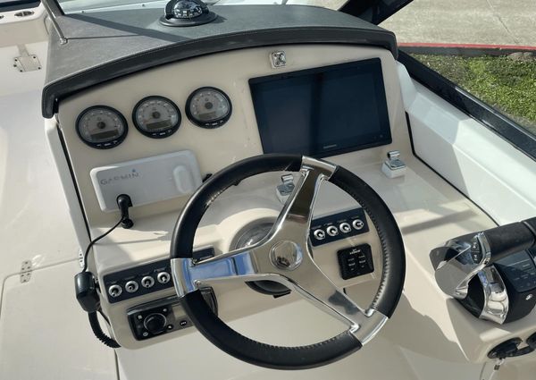Boston Whaler 270 Vantage image