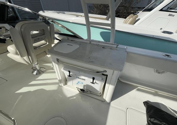 Boston Whaler 270 Vantage image