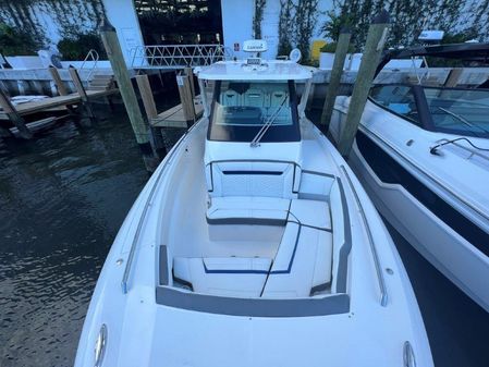 Tiara Yachts 34 LS image