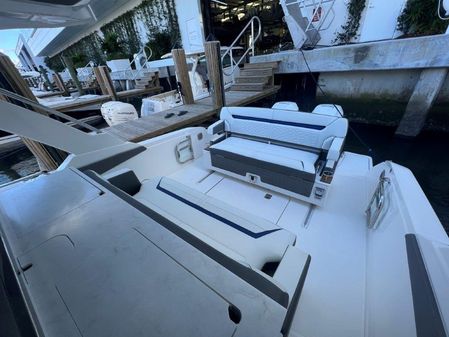 Tiara Yachts 34 LS image