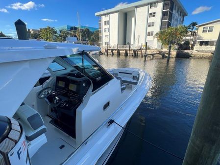 Tiara Yachts 34 LS image