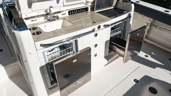Boston Whaler 420 Outrage image