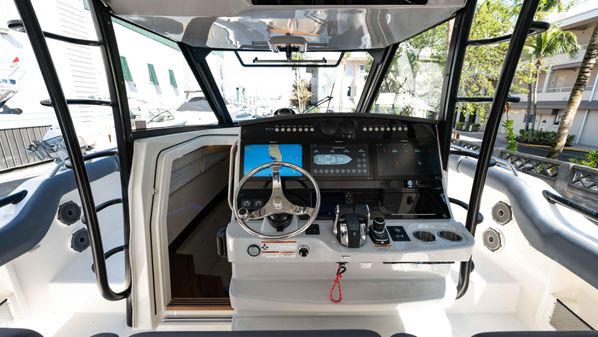 Boston Whaler 420 Outrage image
