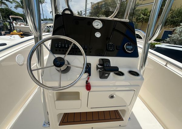 Bulls-bay 230-CENTER-CONSOLE image