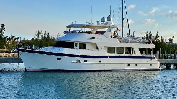 Outer Reef 700 Motoryacht 