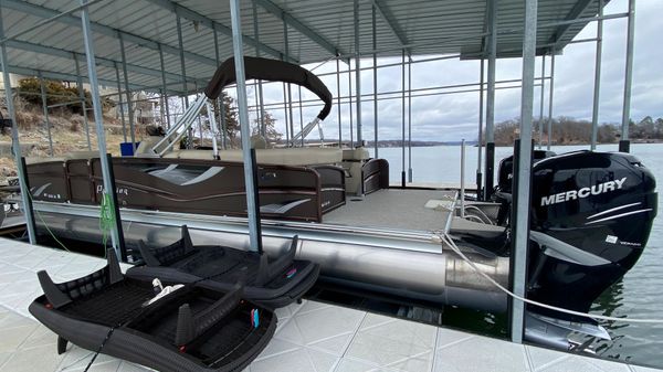 Premier 270 Intrigue