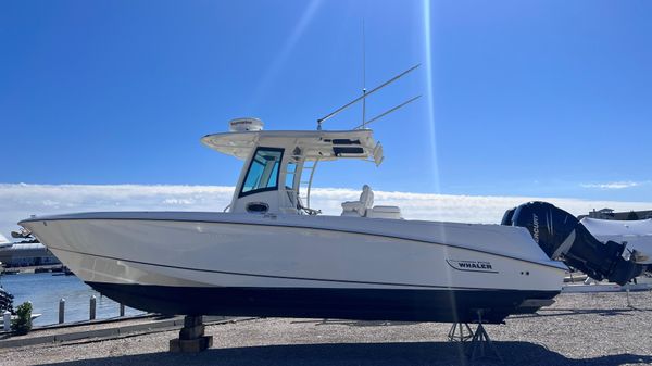 Boston Whaler 320 Outrage
