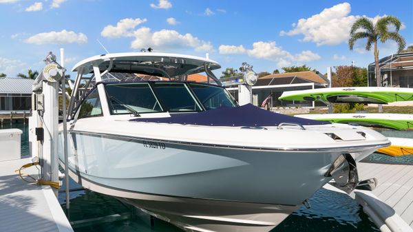 Boston Whaler 320 Vantage