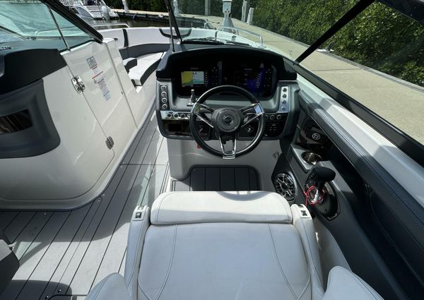 Chaparral 307 SSX Cruiser image